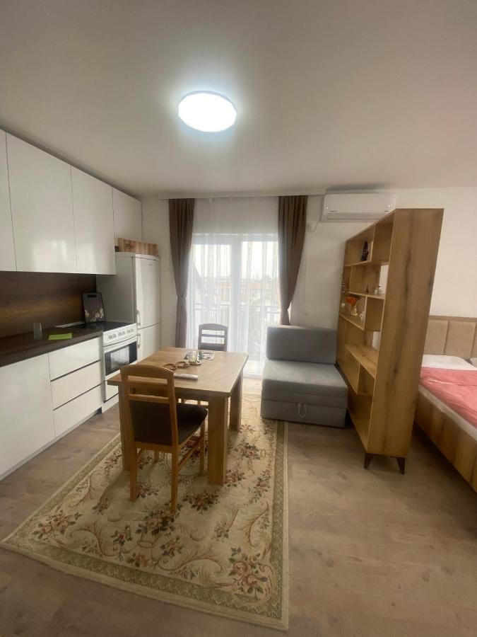 White Apartments Kosovo Polje ภายนอก รูปภาพ